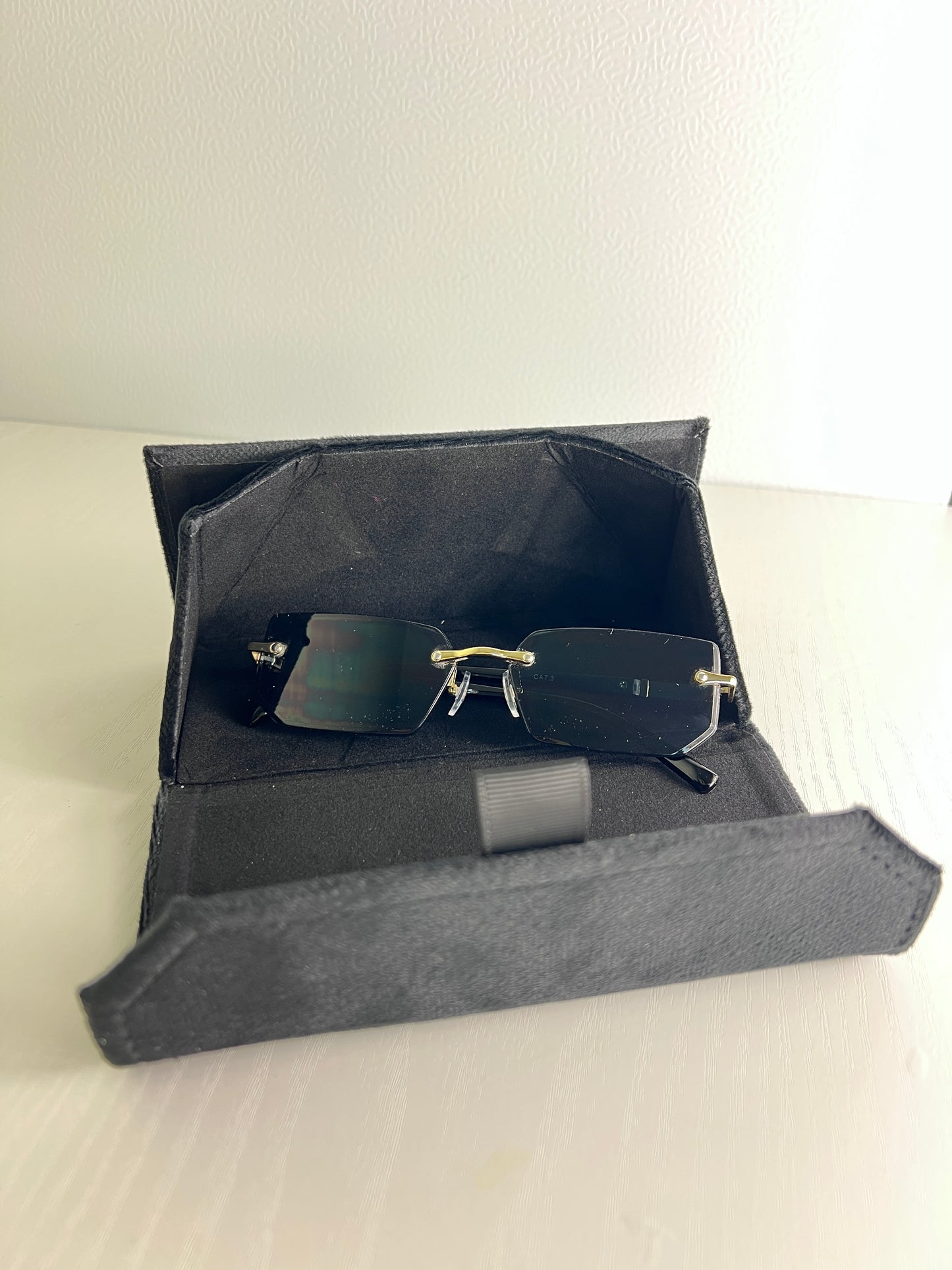 Velvet akinių dėklas