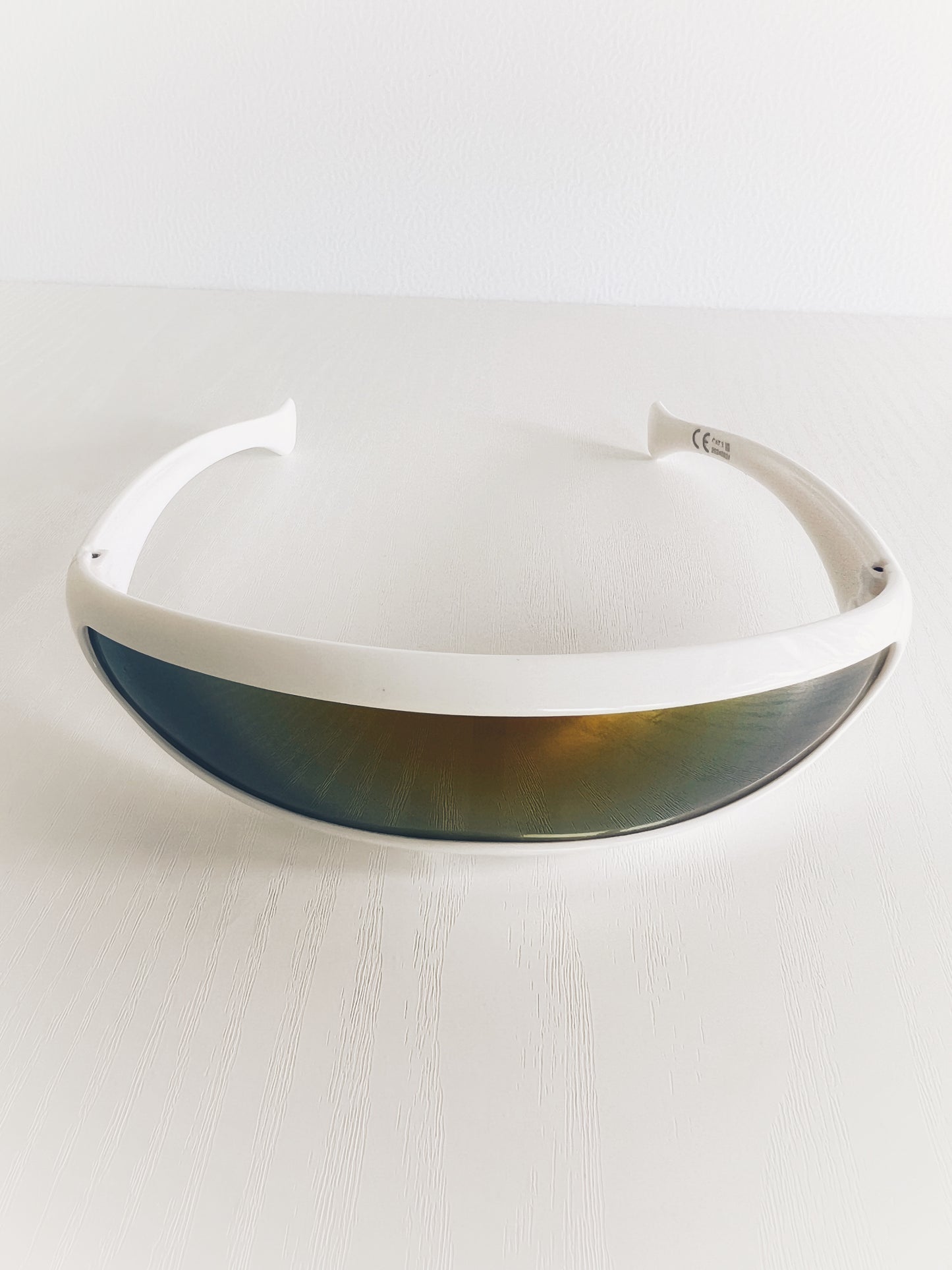 Future gold glass akiniai