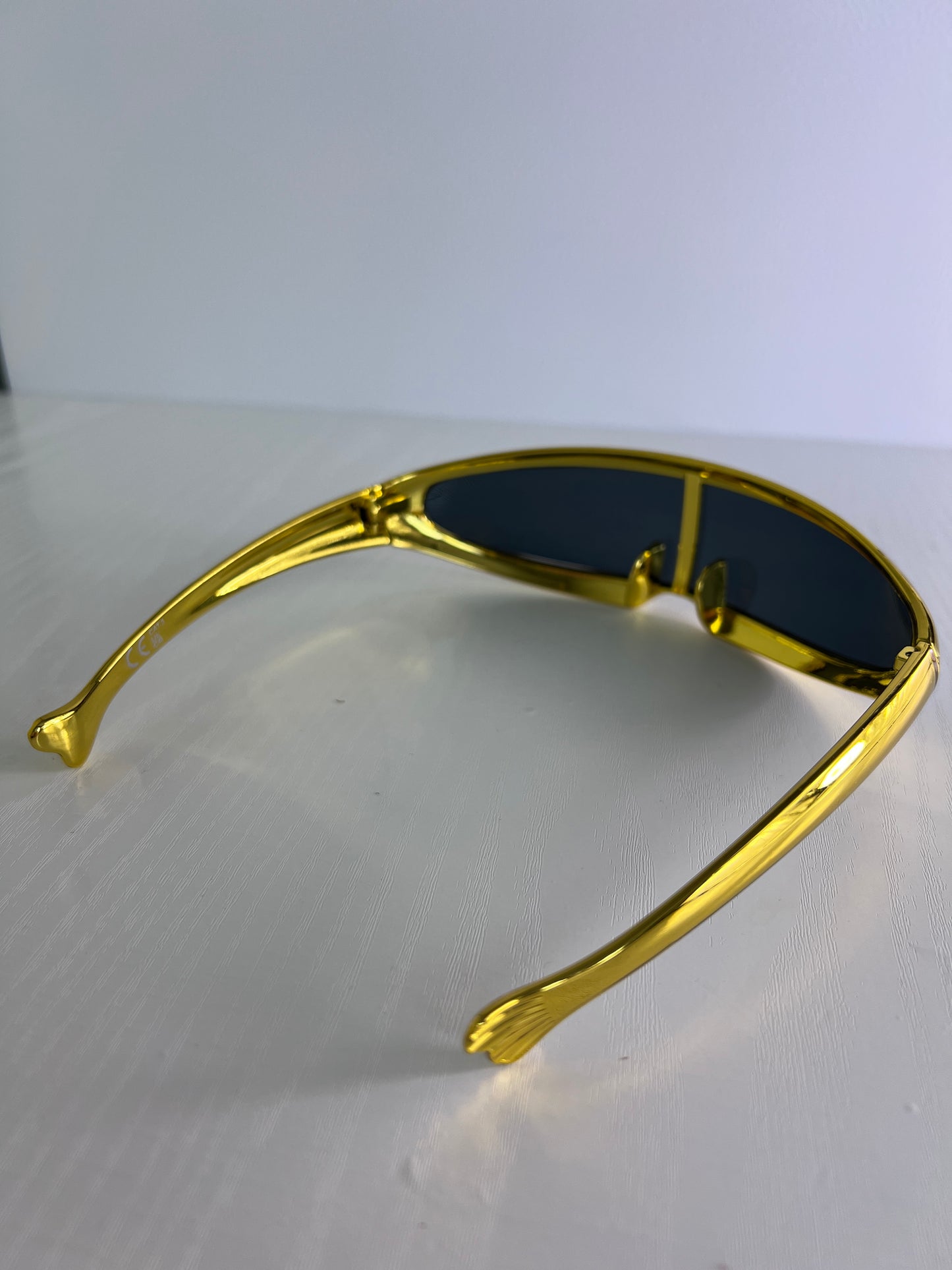 Future gold akiniai