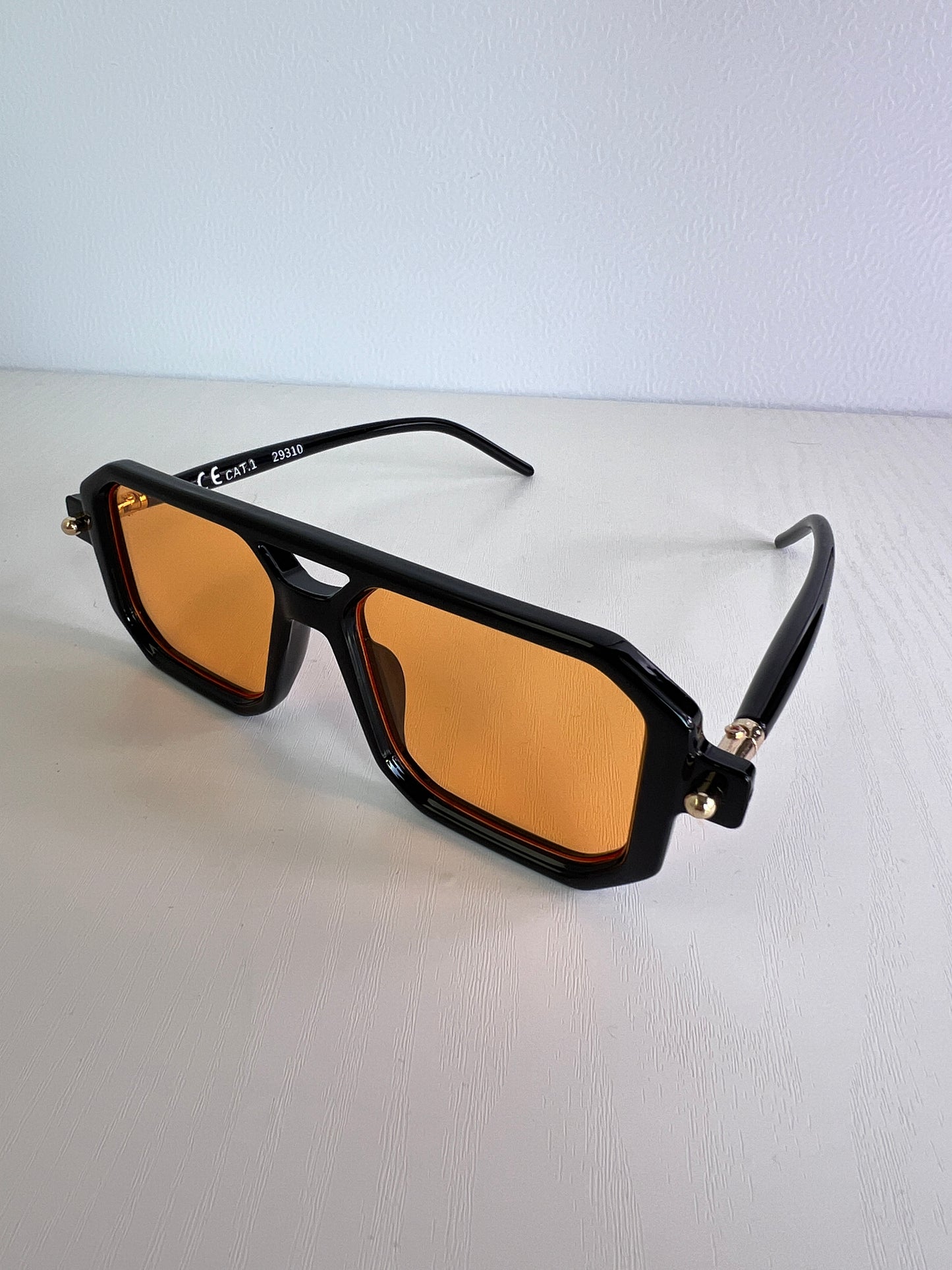 Retro yellow saulės akiniai