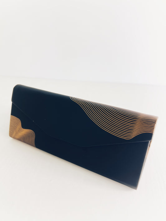 Paauksuotas akinių dėklas